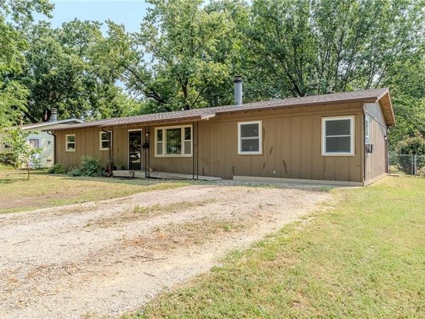 1608 S Malcolm Avenue, Chanute, KS 66720