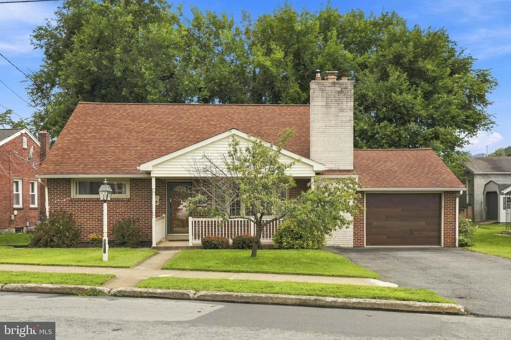 821 RIDGE AVENUE , COLUMBIA, PA 17512