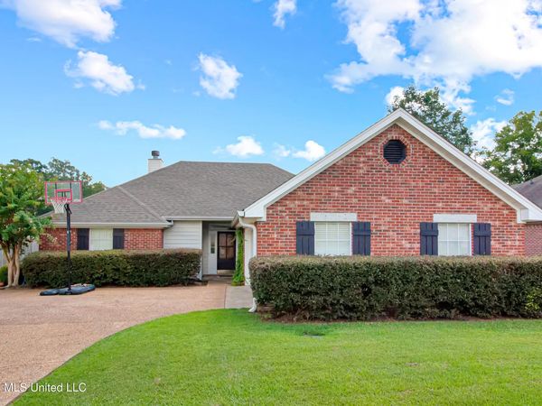 201 Edgewater Branch Drive, Brandon, MS 39042