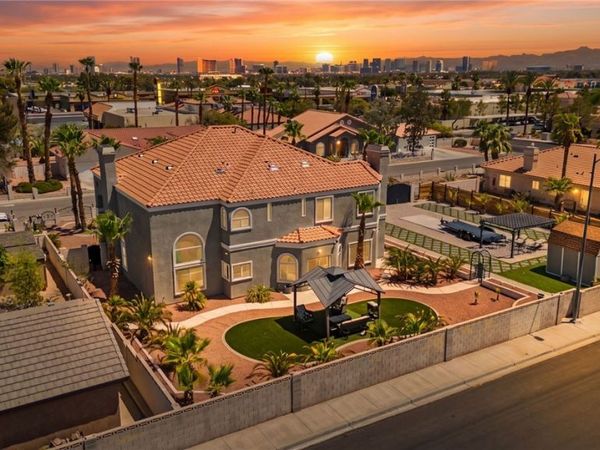 1931 Del Font Court , Las Vegas, NV 89117