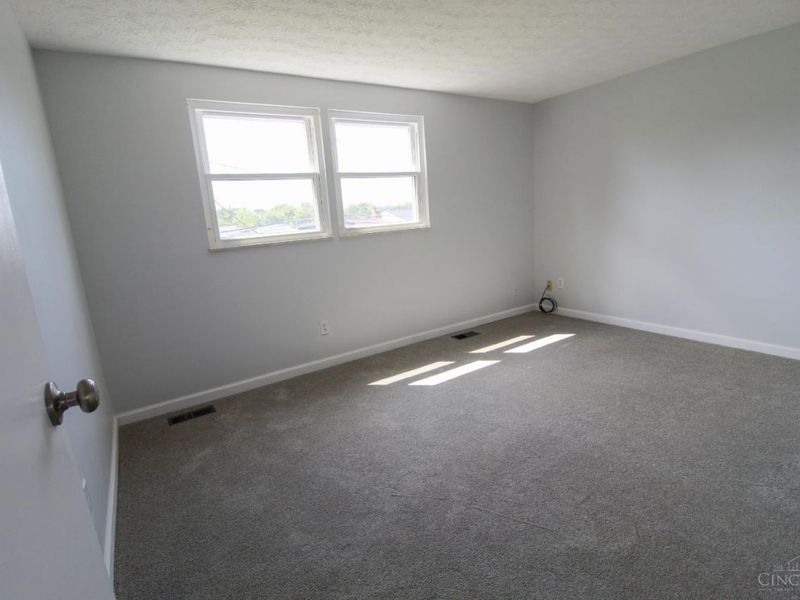 1394 Karahill Drive, Forest Park, OH 45240 Photo 12