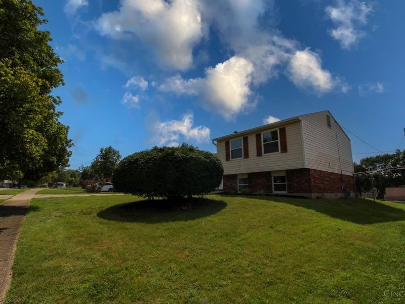 1394 Karahill Drive, Forest Park, OH 45240 Photo 2