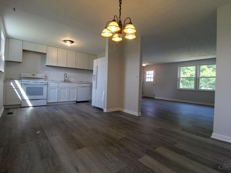 1394 Karahill Drive, Forest Park, OH 45240 Photo 8