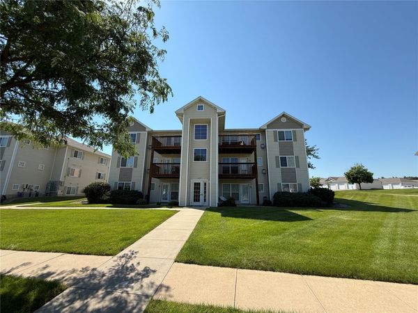 6615 Creekside Drive NE, Unit 12, Cedar Rapids, IA 52402