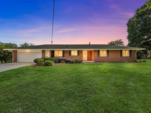 20 N 1st Avenue , Iowa City, IA 52245