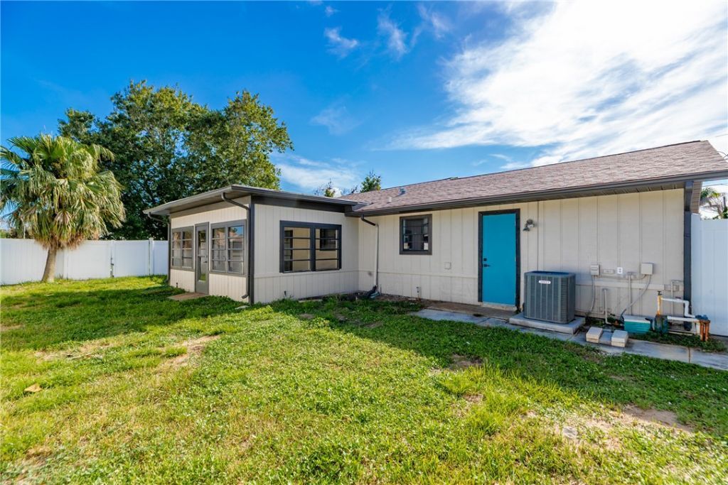 512 Aspen Street, Sebastian, FL 32958 Photo