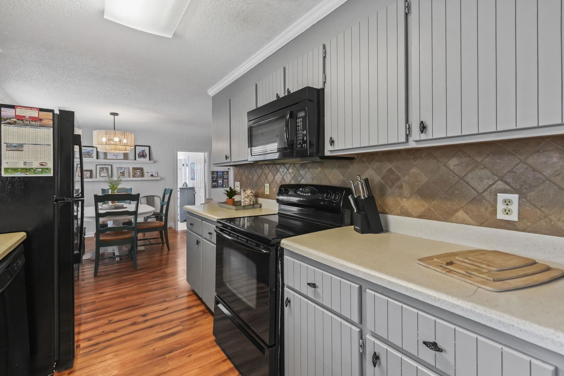 114 Easy St. Photo 11