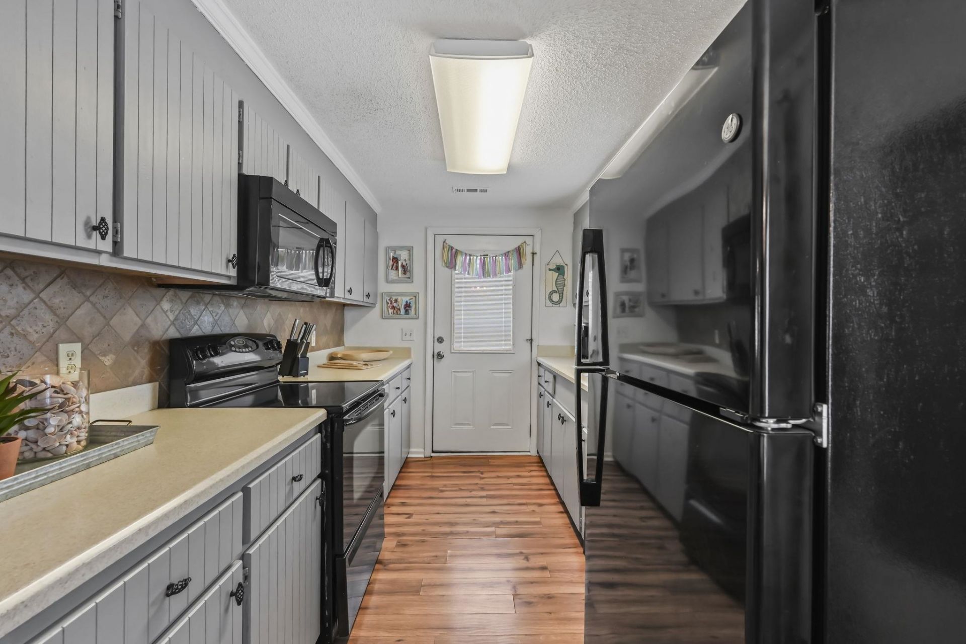 114 Easy St. Photo 12