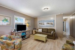 1521 Tanglewood Ave photo 4