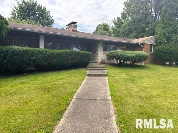 1423 W LAFAYETTE Avenue, Jacksonville, IL 62650