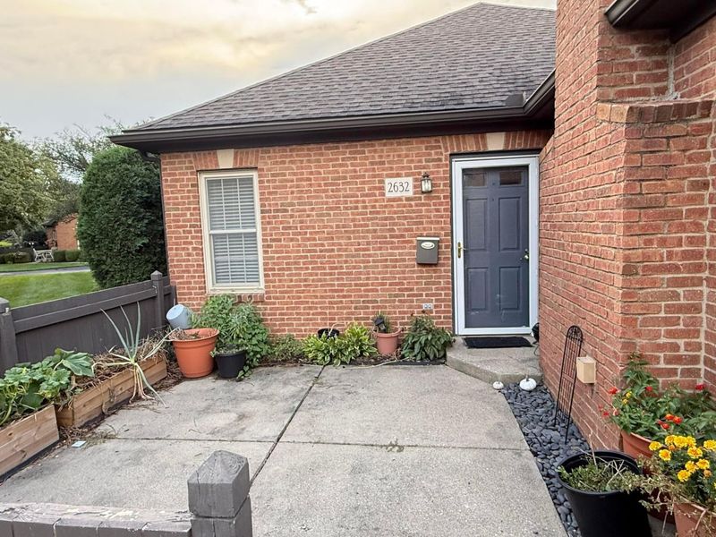 2632 Trottersway Drive, Columbus, OH 43235 Photo 8