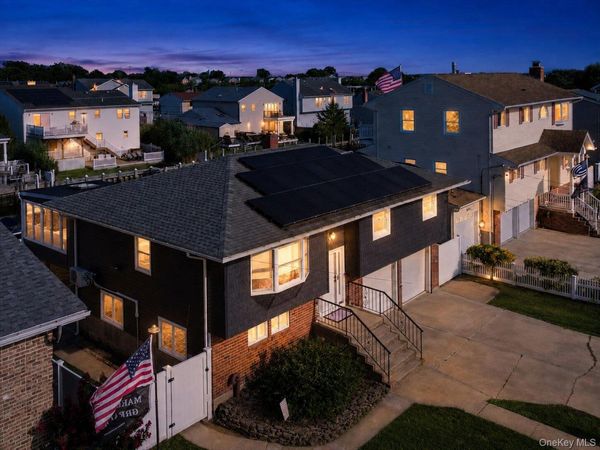 2695 Ocean Ave , Seaford, NY 11783