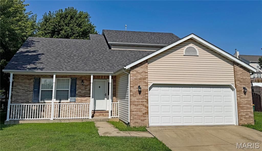 923 Victoria Lane, O Fallon, IL 62269 Main Photo