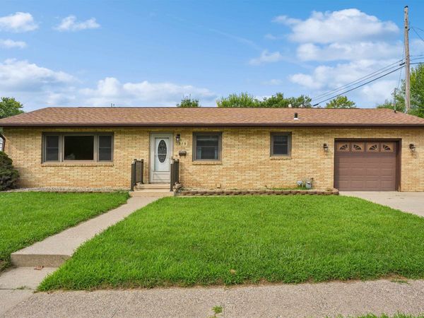 515 Maplewood Court, Dubuque, IA 52001