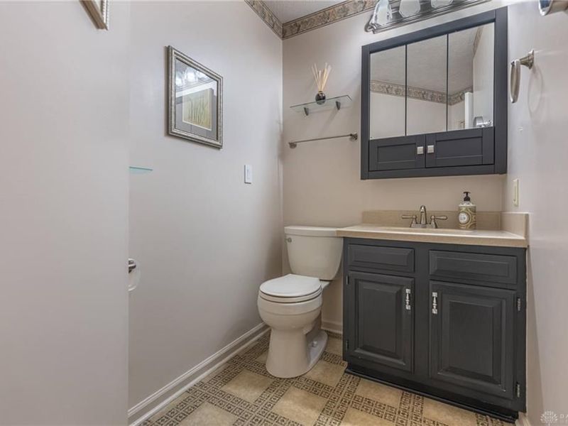 9010 S Normandy Lane, Dayton, OH 45458 Photo 10