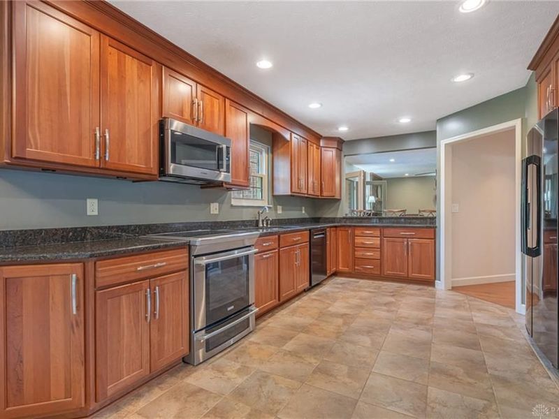 9010 S Normandy Lane, Dayton, OH 45458 Photo 11