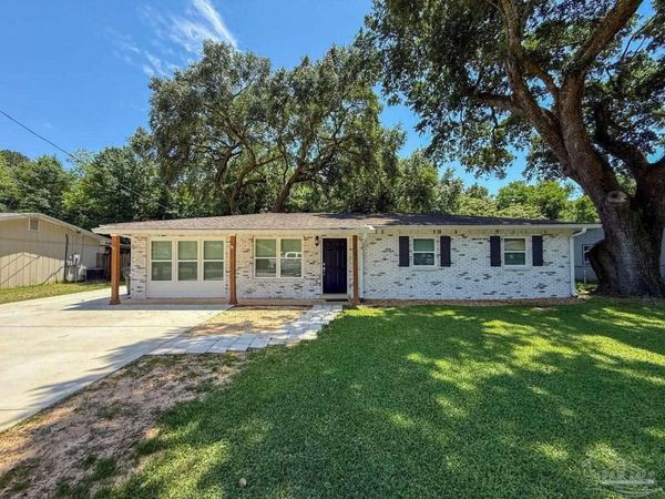 1501 Croquet Dr, Cantonment, FL 32533