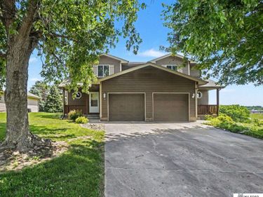 20213 Veterans Drive, Omaha, NE 68022