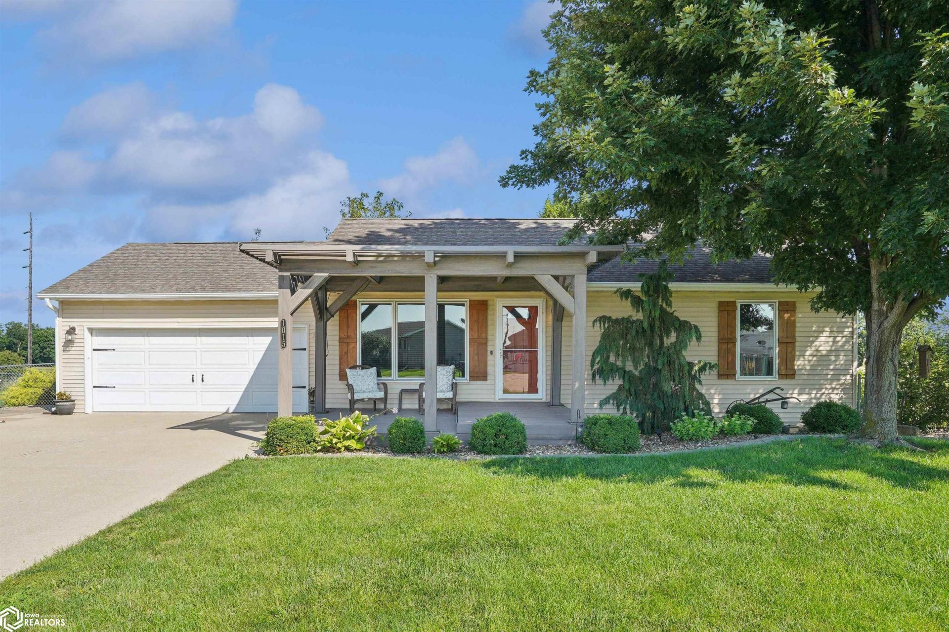 1015 S Shamrock Circle, Mount Pleasant, IA 52641 Main Photo