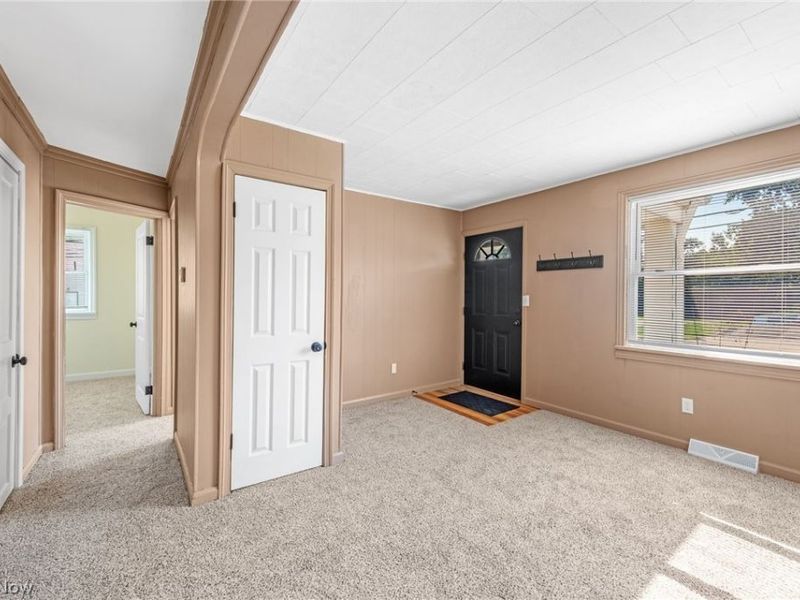 143 Grandview Avenue, Wadsworth, OH 44281 Photo 3