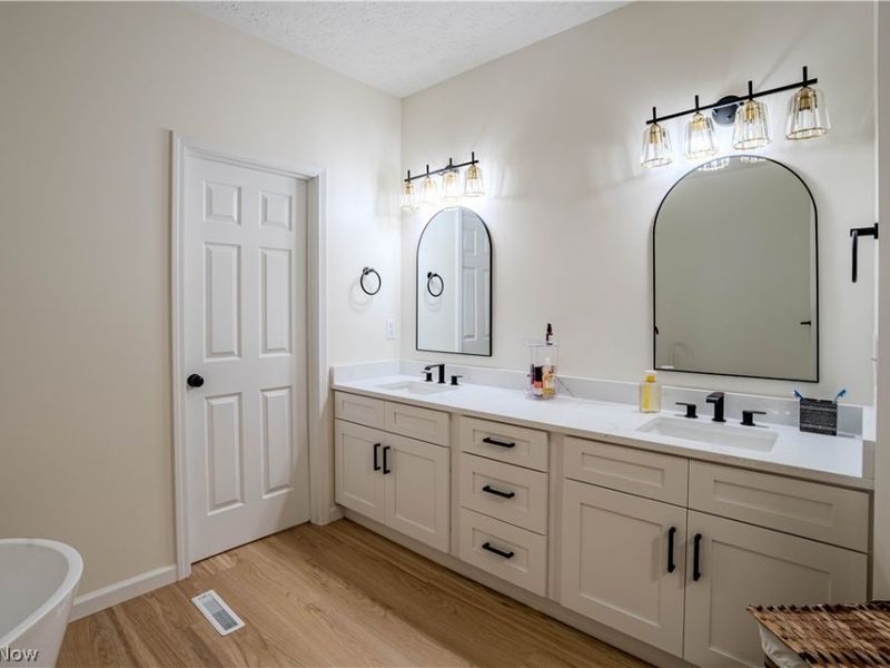 10203 Forestwood Lane, North Royalton, OH 44133 Photo 24