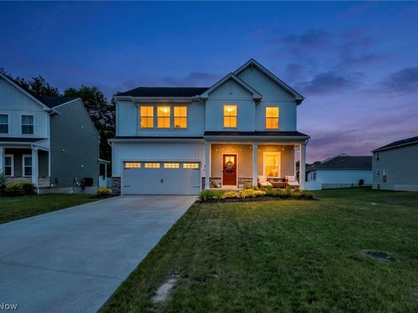 704 Maple Hollow Court , Elyria, OH 44035