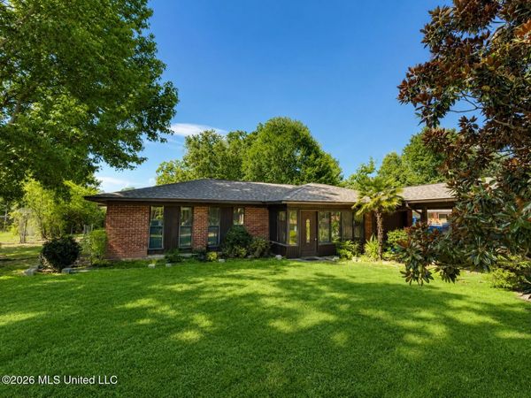 2 Lafayette Place, Gulfport, MS 39507
