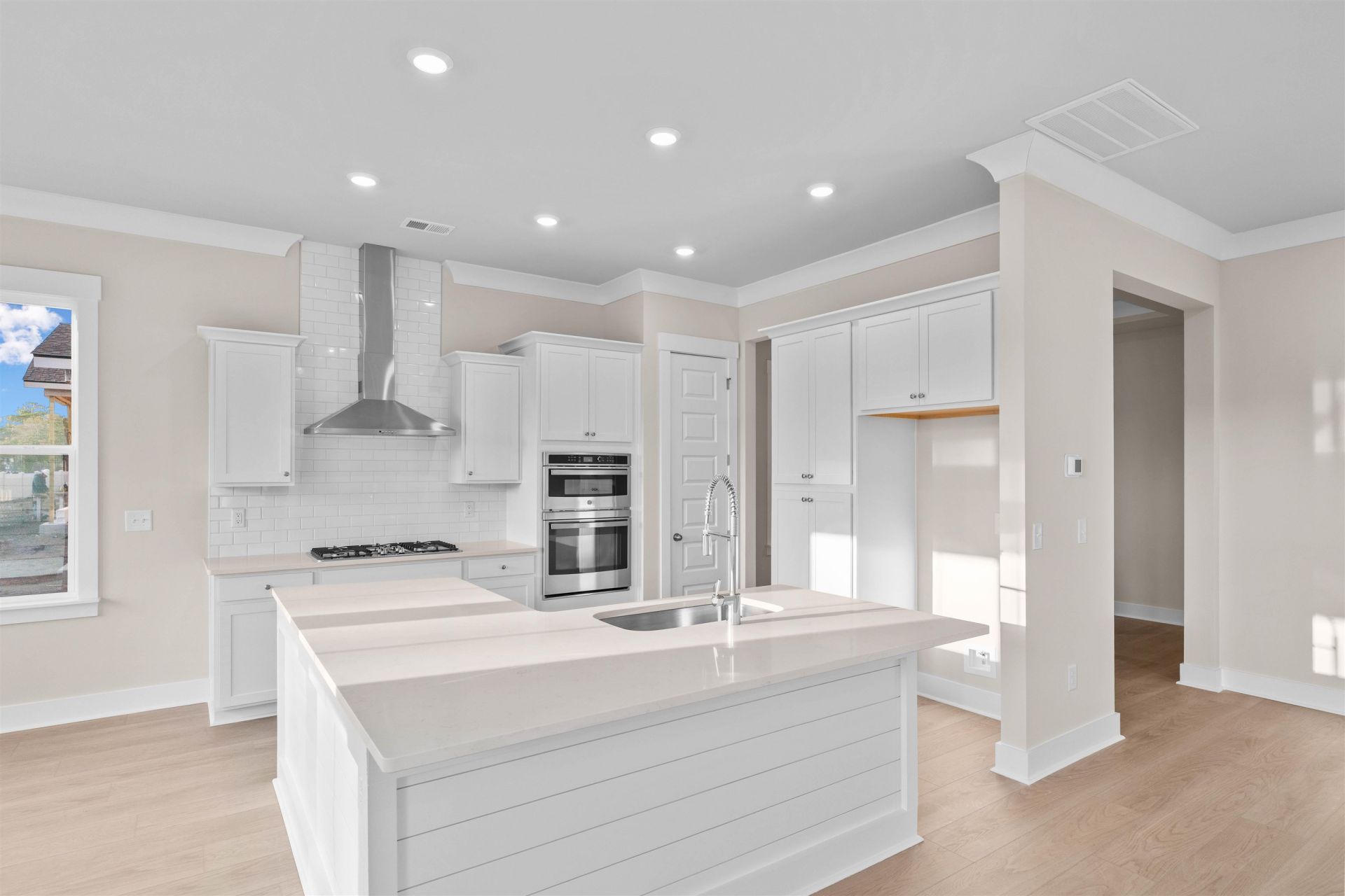 316 Colonnade Ave Photo 5