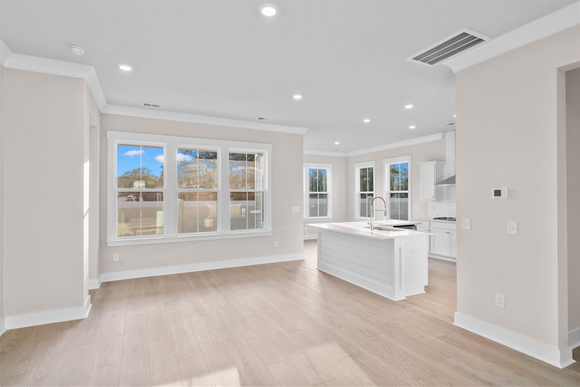 316 Colonnade Ave Photo 8