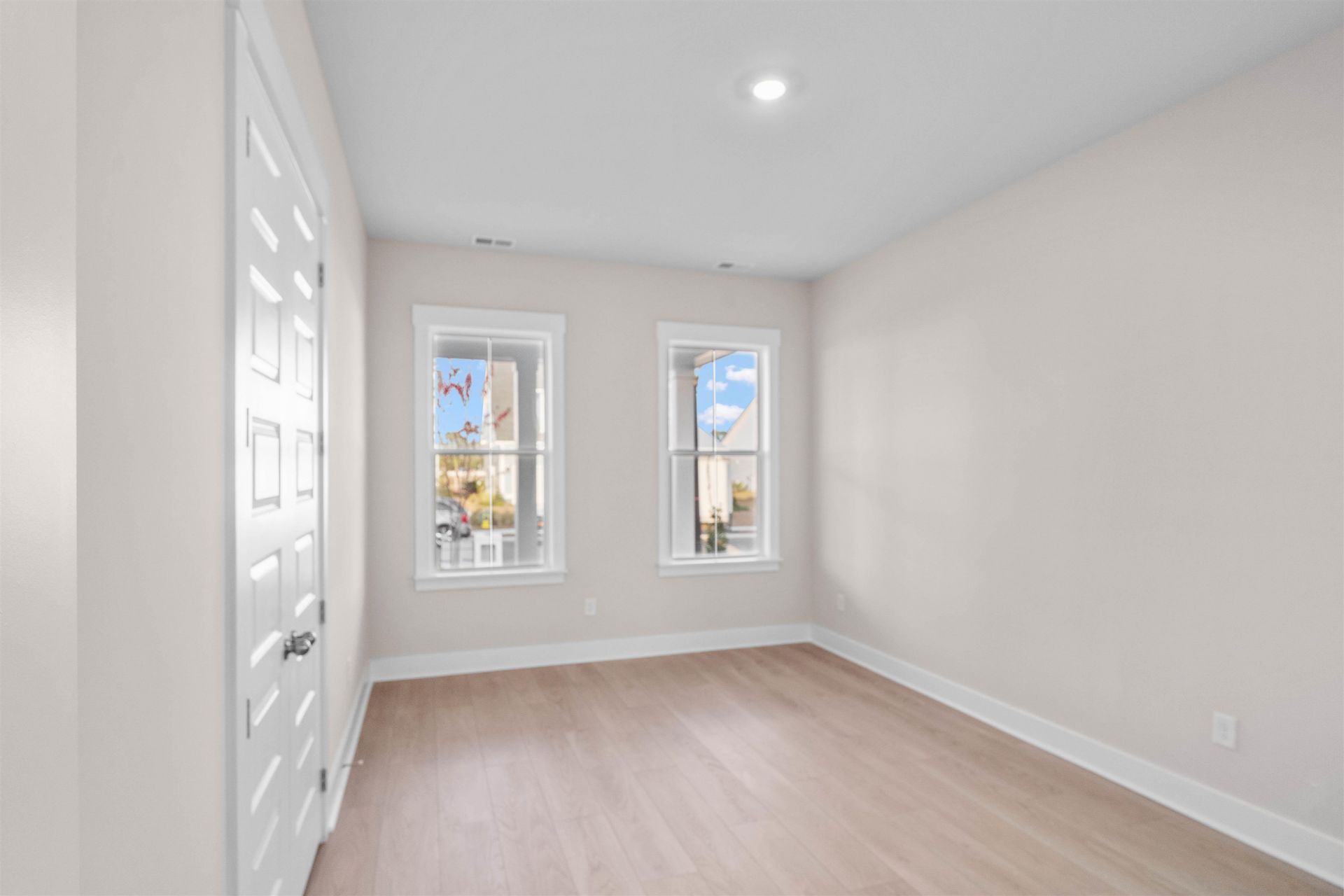 316 Colonnade Ave Photo 9