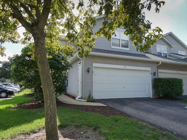 143 Woodland Circle , North Aurora, IL 60542