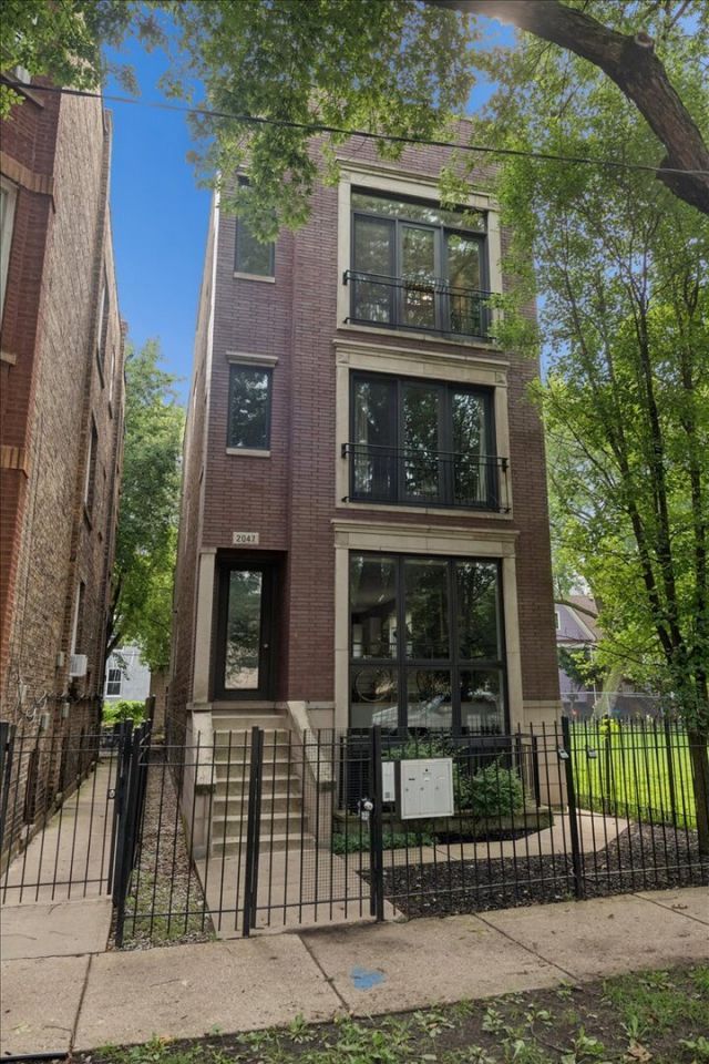 2047 N Mozart Street, Unit 3, Chicago, IL 60647 Main Photo