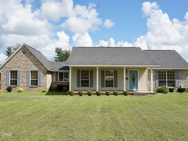 5158 Presidents Circle , Marianna, FL 32446