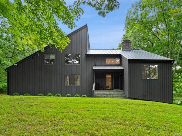 25 Cross Pond Road , Pound Ridge, NY 10576