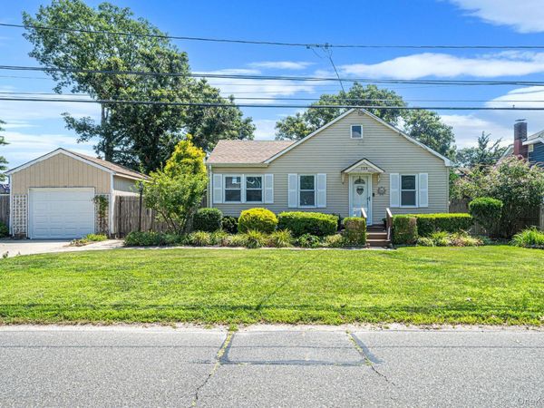 123 Clinton Avenue , Patchogue, NY 11772