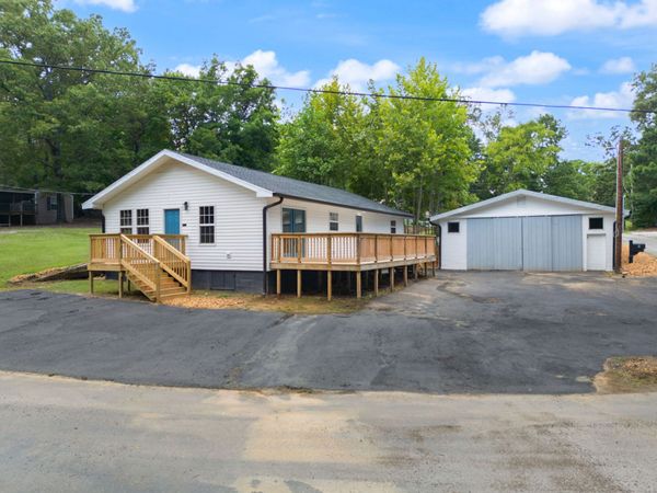 5 Dog Dr , Springville, TN 38256
