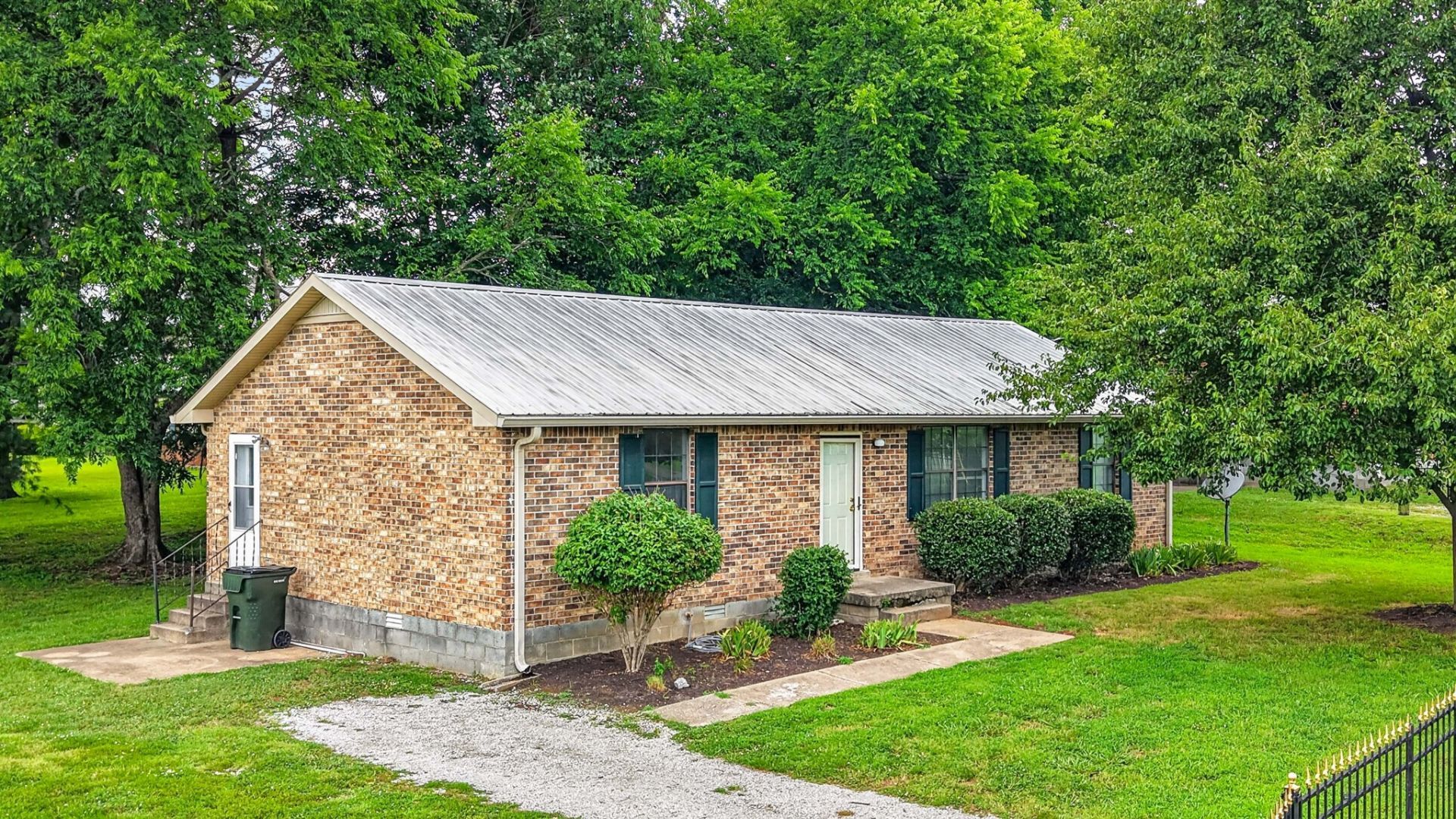 205 Walnut Crest Dr, Gallatin, TN 37066 Main Photo