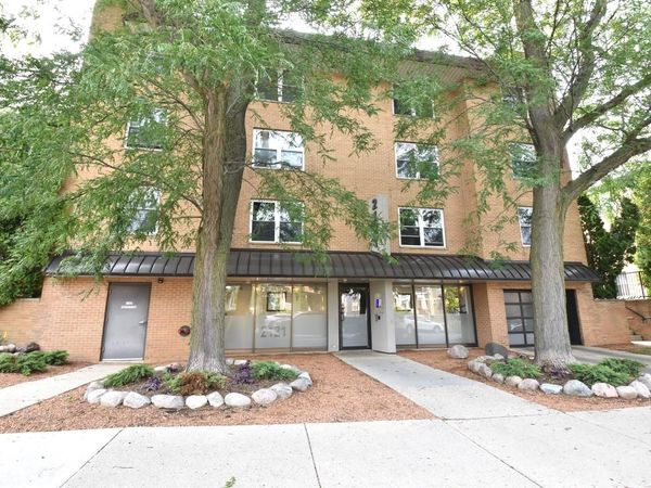 2121 N Cambridge AVENUE, Unit 212, Milwaukee, WI 53202