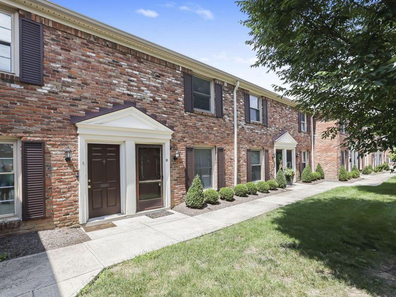 952 Chatham Lane, Unit D, Columbus, OH 43221 Photo 1