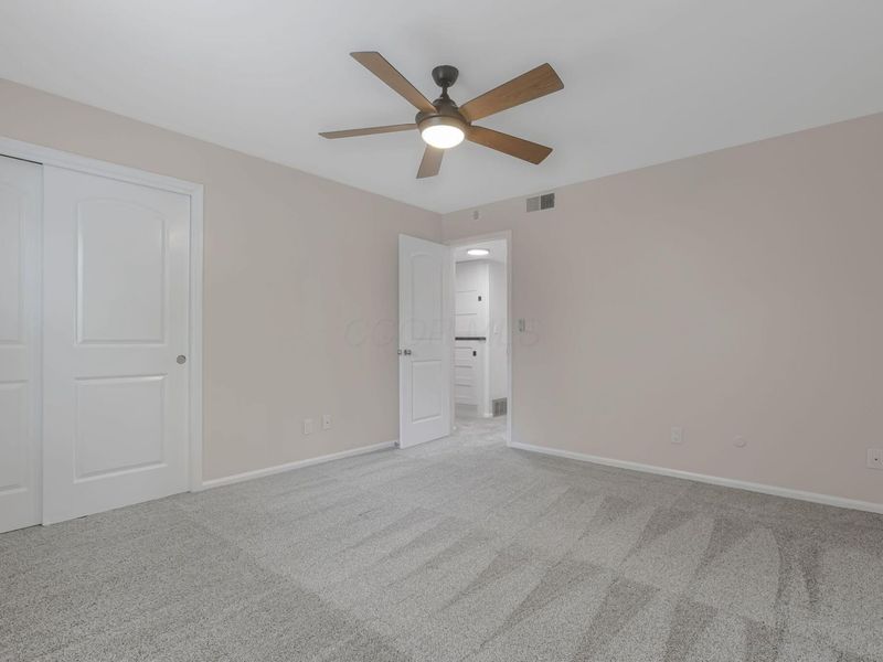 952 Chatham Lane, Unit D, Columbus, OH 43221 Photo 10