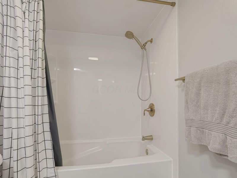 952 Chatham Lane, Unit D, Columbus, OH 43221 Photo 14