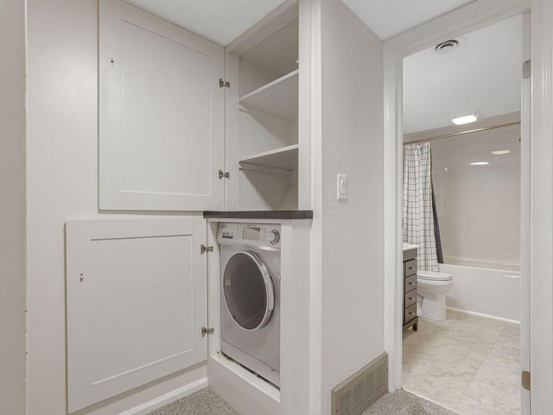 952 Chatham Lane, Unit D, Columbus, OH 43221 Photo 15