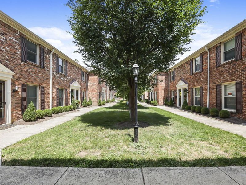 952 Chatham Lane, Unit D, Columbus, OH 43221 Photo 24