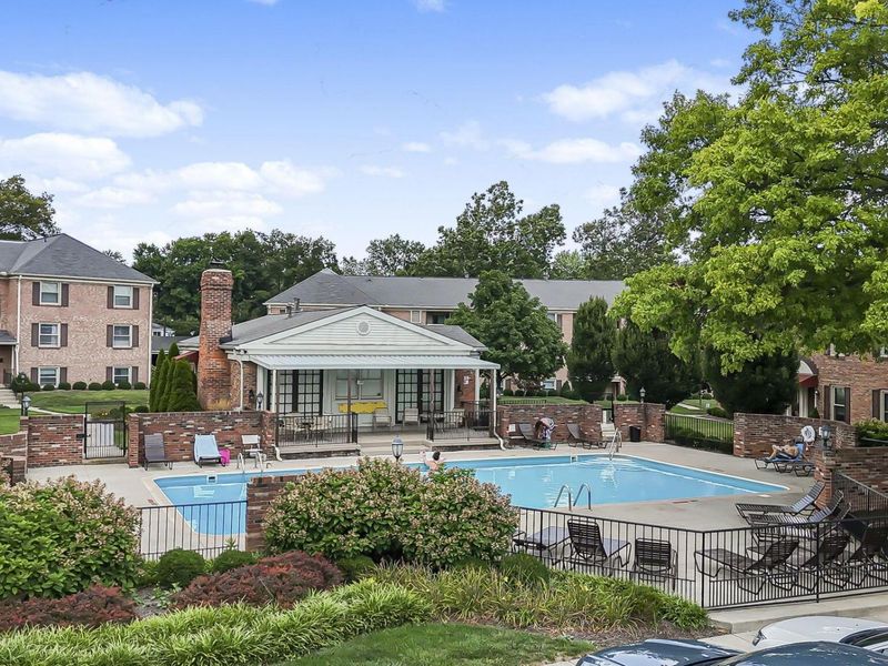 952 Chatham Lane, Unit D, Columbus, OH 43221 Photo 25
