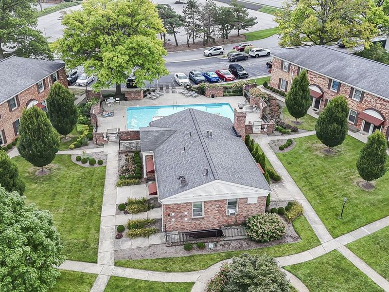 952 Chatham Lane, Unit D, Columbus, OH 43221 Photo 27