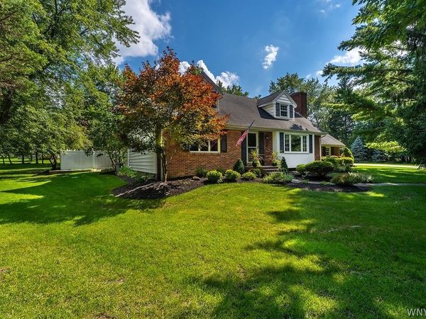 5293 Ashwood Court , Clarence, NY 14031