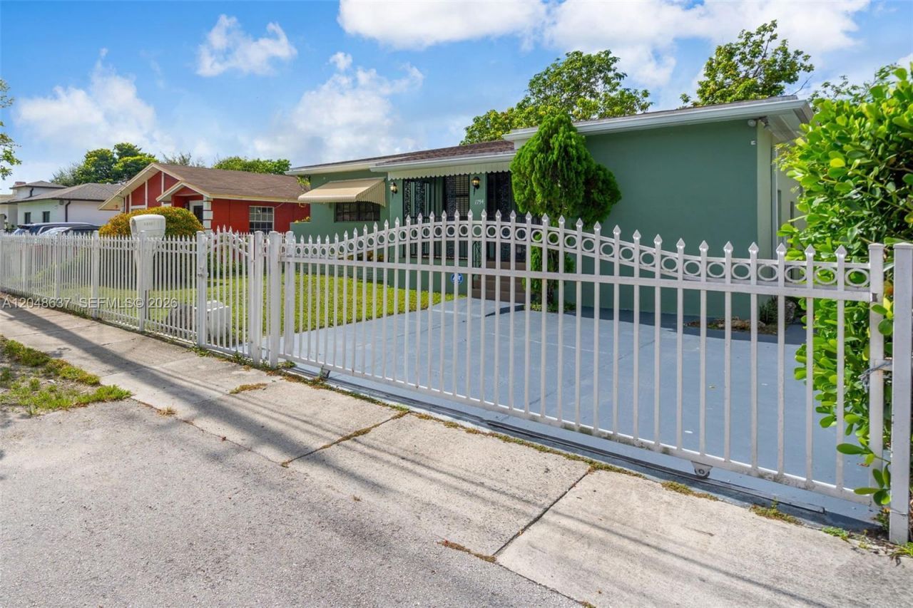 1754 NW 56th St, Miami, FL 33142 Photo