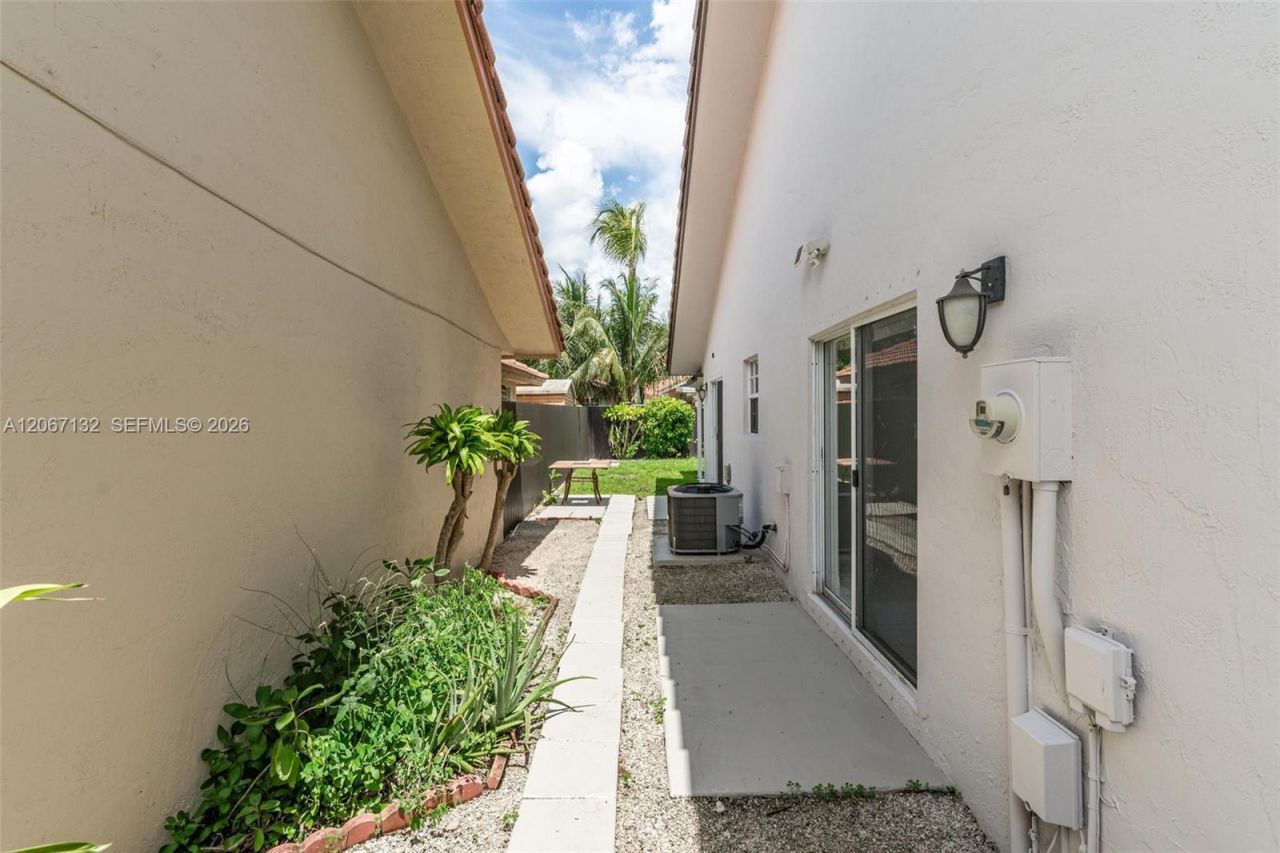 12851 NW 7th Ter, Miami, FL 33182 Photo