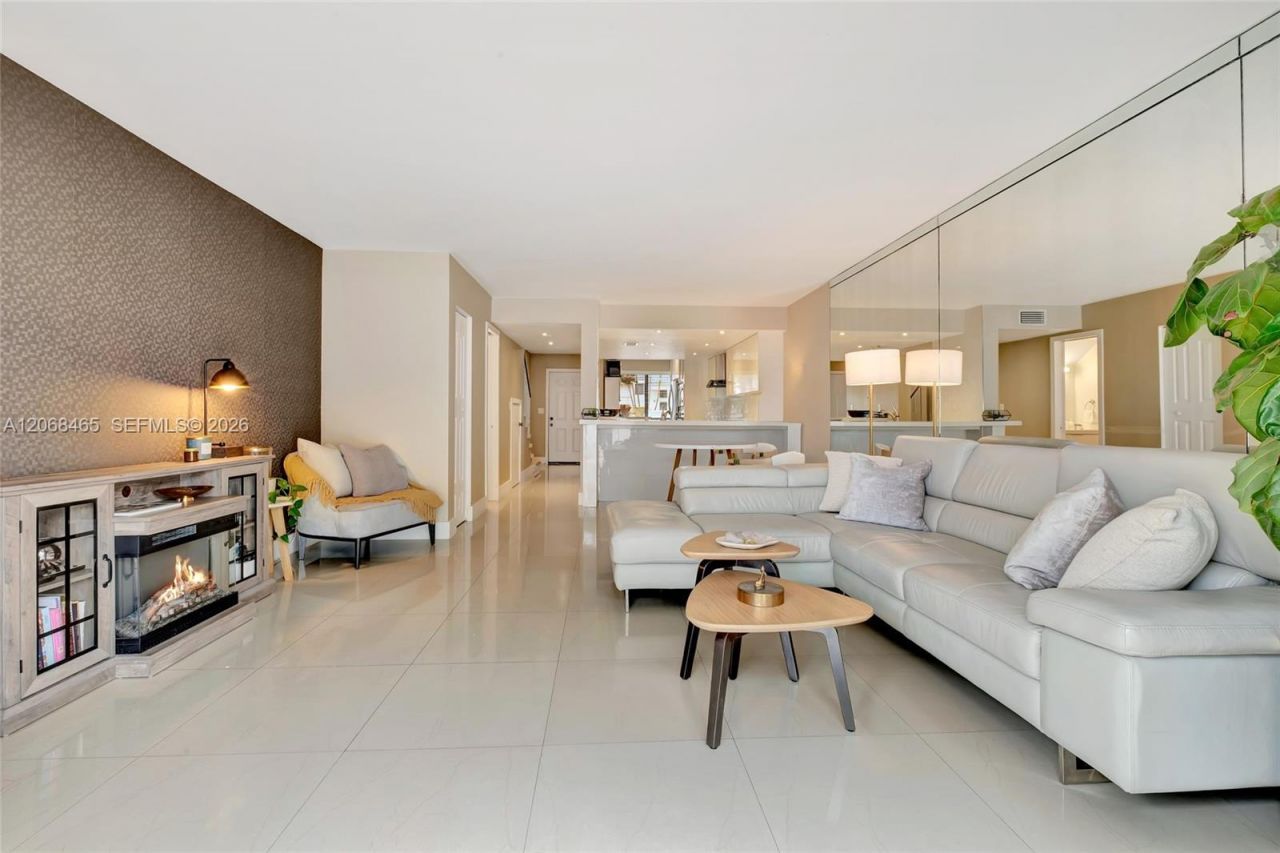 21300 San Simeon Way , Unit K2, Miami, FL 33179 Photo