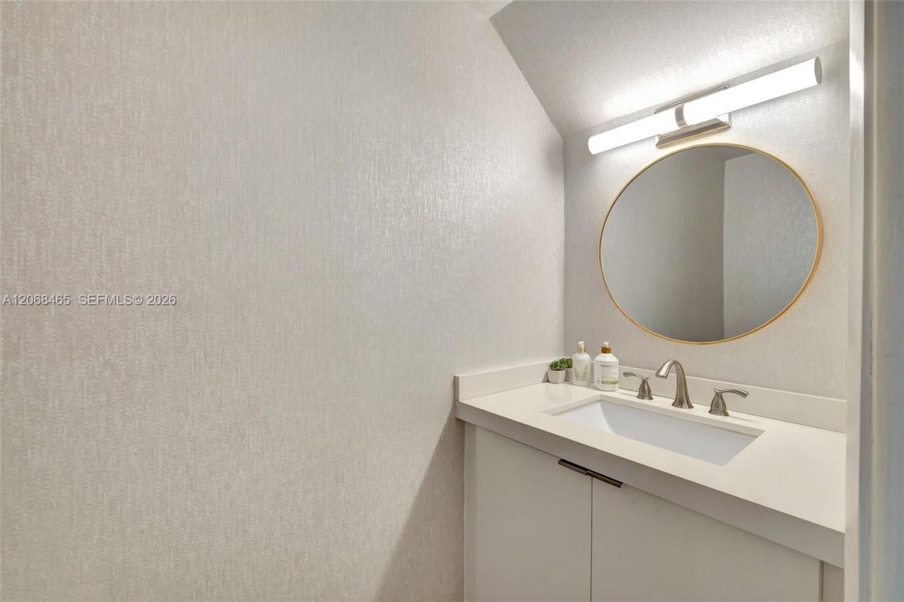 21300 San Simeon Way , Unit K2, Miami, FL 33179 Photo